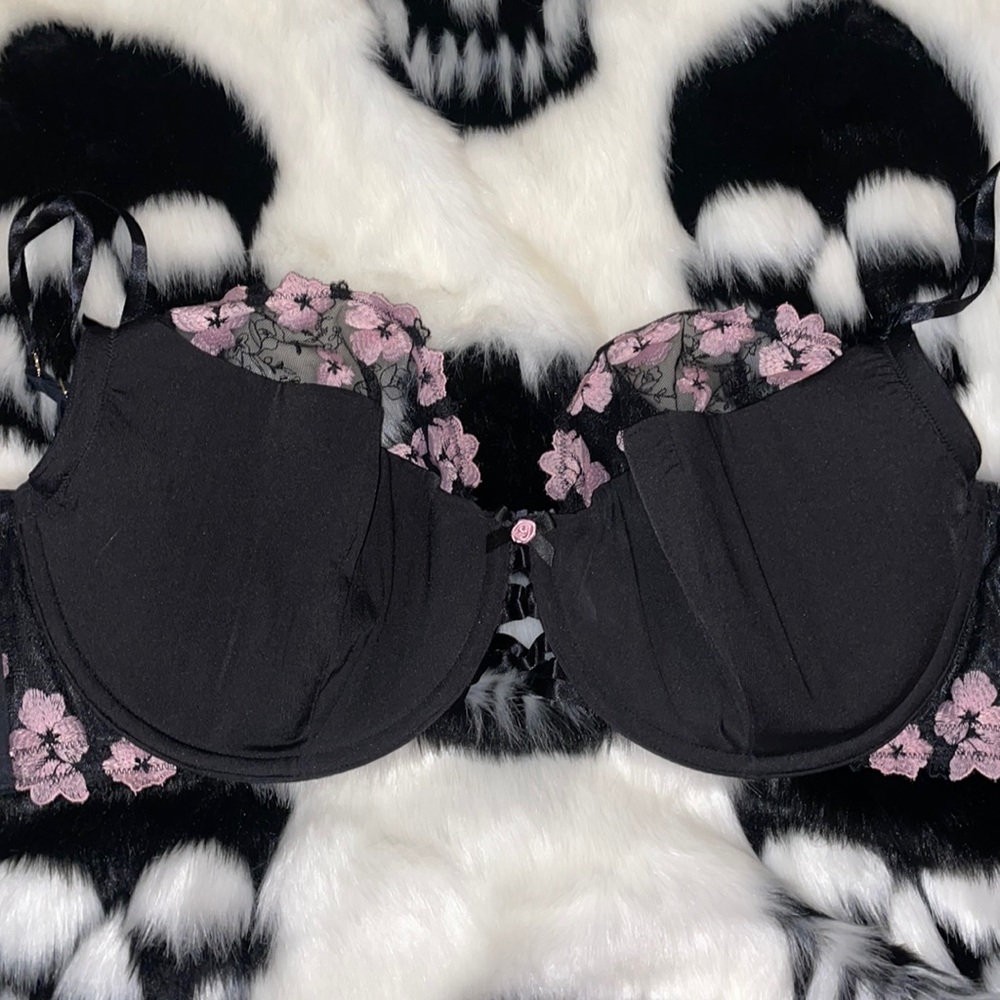 New without tags Cacique 44 DDD Balconette bra